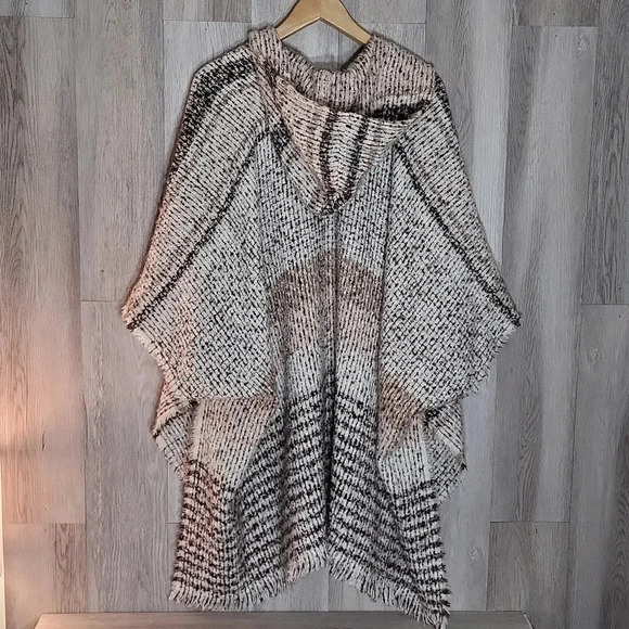 🛍Vince Camuto‎ Tan Brown 3/4 Sleeve Hooded Relaxed Shawl Fringe Sweater Womens - Picture 2 of 6